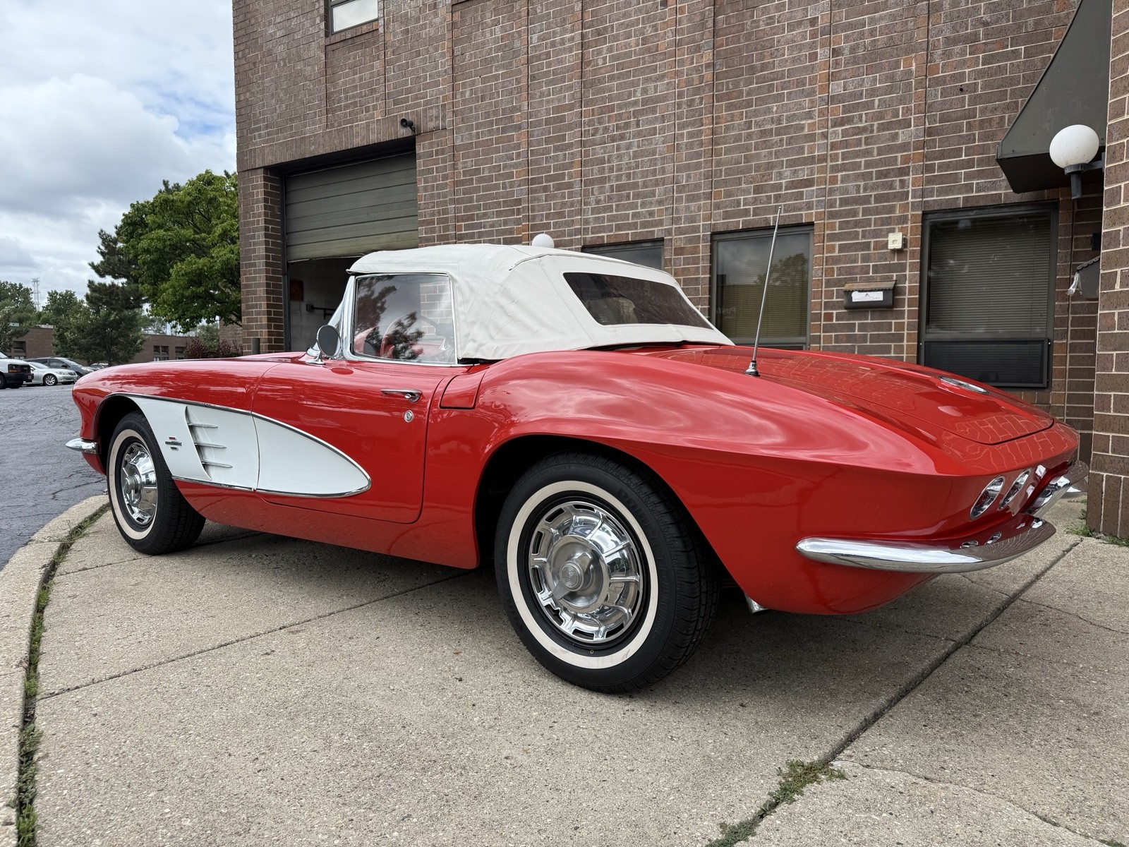 Chevrolet-Corvette-1961-3