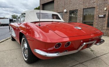 Chevrolet-Corvette-1961-4