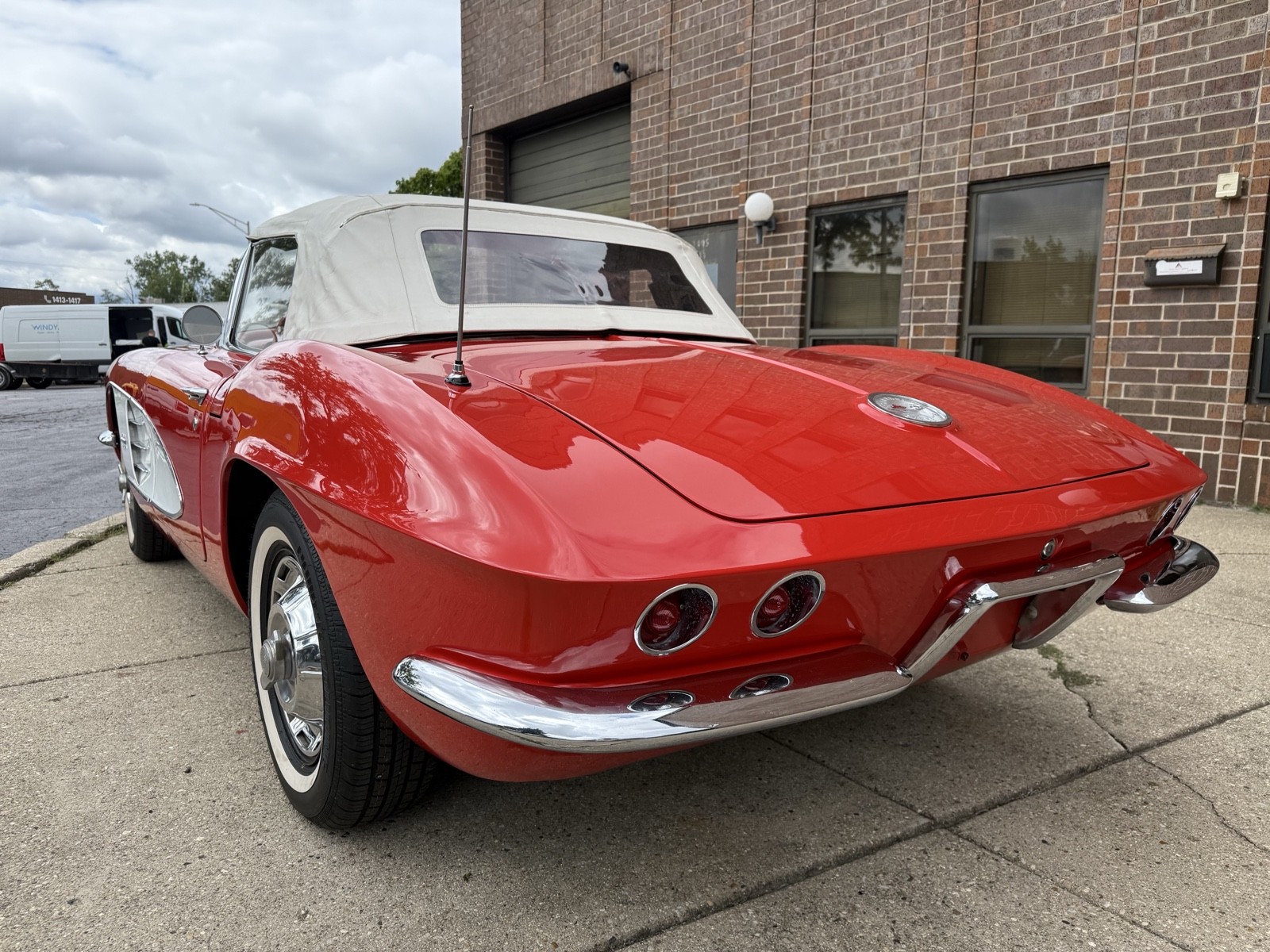 Chevrolet-Corvette-1961-4