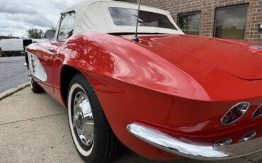 Chevrolet-Corvette-1961-7