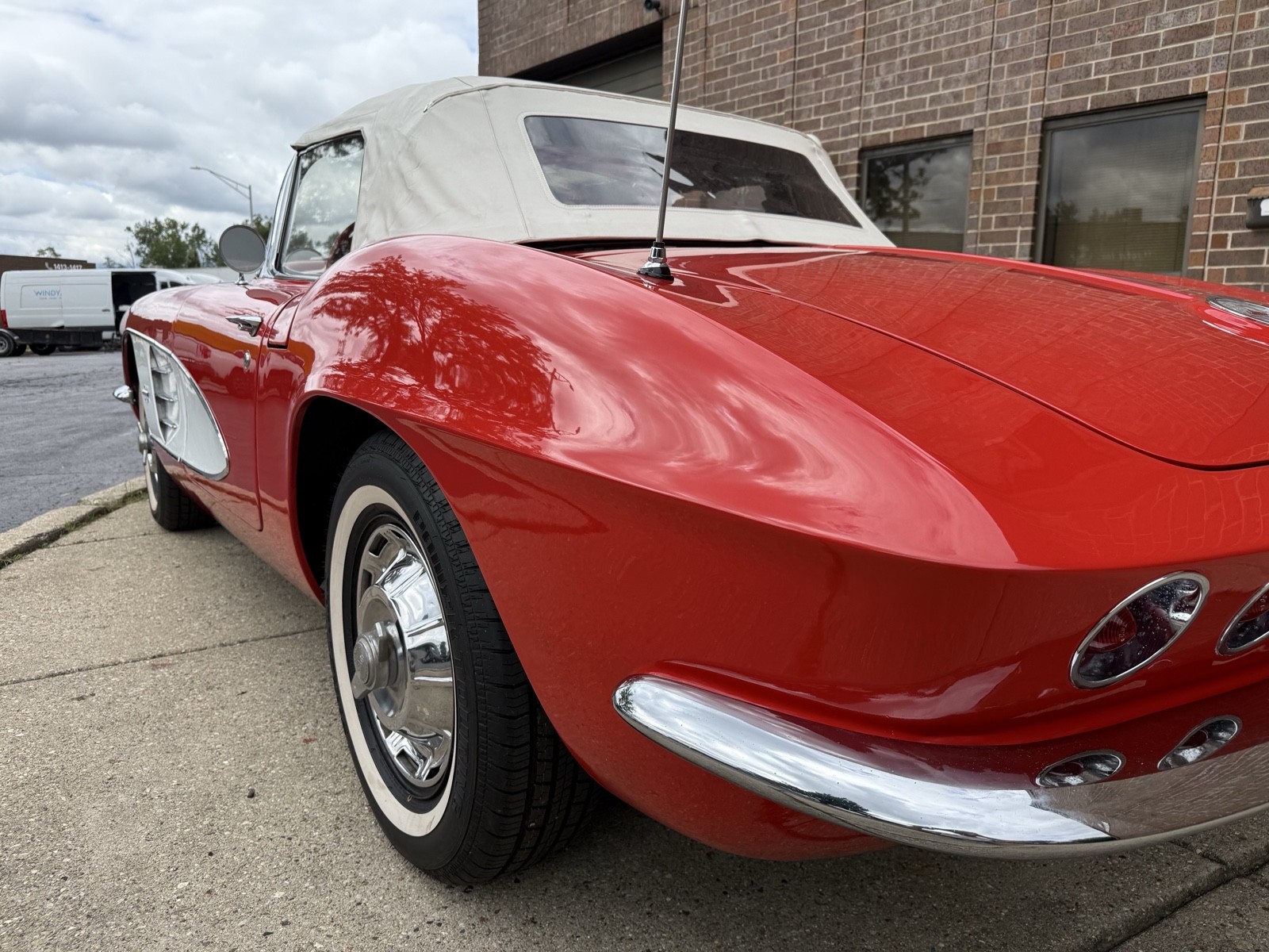 Chevrolet-Corvette-1961-7