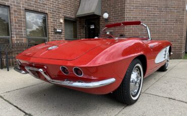 Chevrolet-Corvette-1961-8