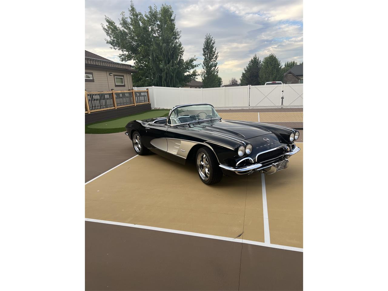 Chevrolet-Corvette-1961-BlackWhite-Black-1