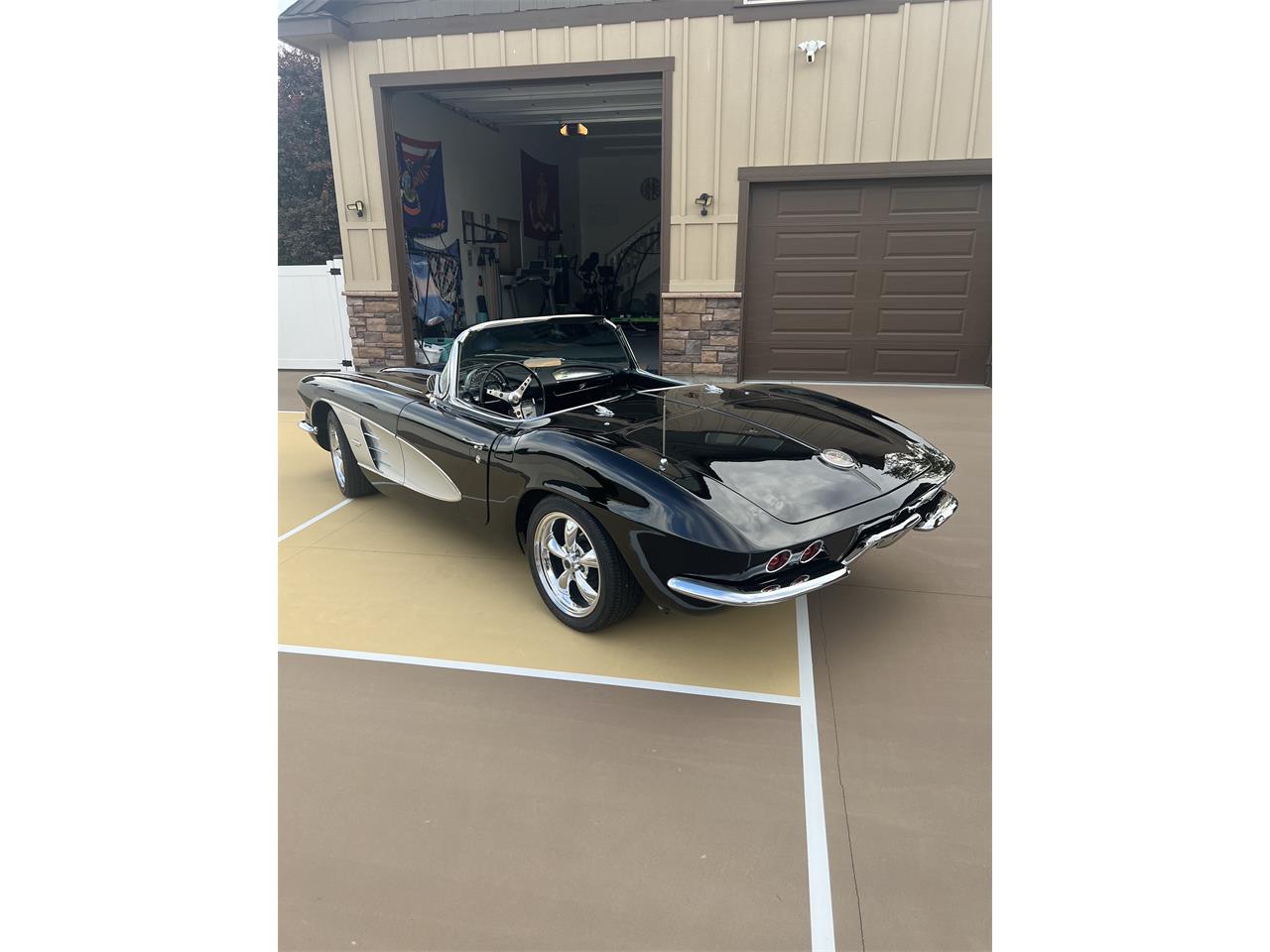 Chevrolet-Corvette-1961-BlackWhite-Black-4