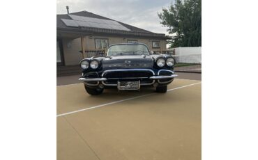 Chevrolet-Corvette-1961-BlackWhite-Black-6