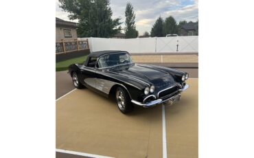 Chevrolet-Corvette-1961-BlackWhite-Black-7