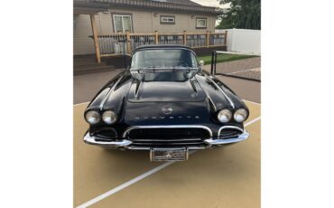 Chevrolet-Corvette-1961-BlackWhite-Black-8