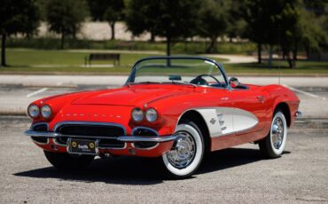 Chevrolet-Corvette-1961-Convertible-2