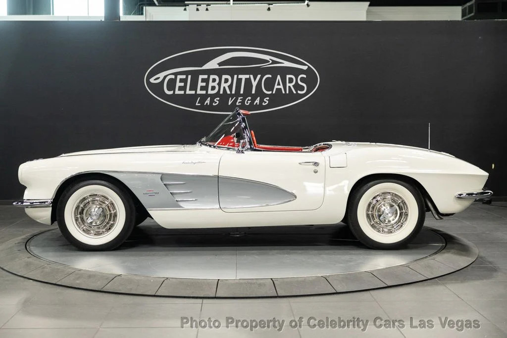 Chevrolet-Corvette-1961-Convertible-7