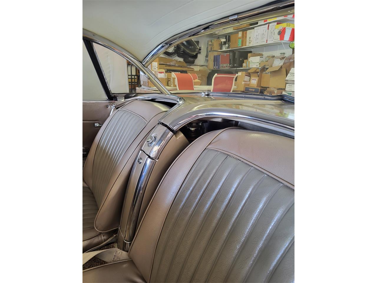 Chevrolet-Corvette-1961-Fawn-Fawn-14