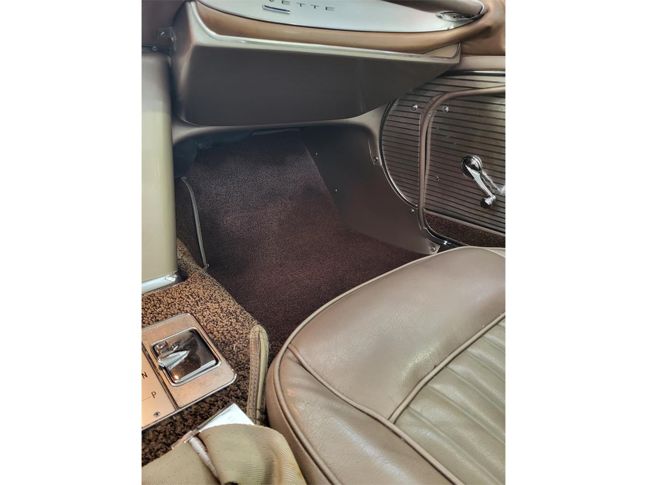 Chevrolet-Corvette-1961-Fawn-Fawn-16