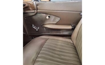 Chevrolet-Corvette-1961-Fawn-Fawn-17