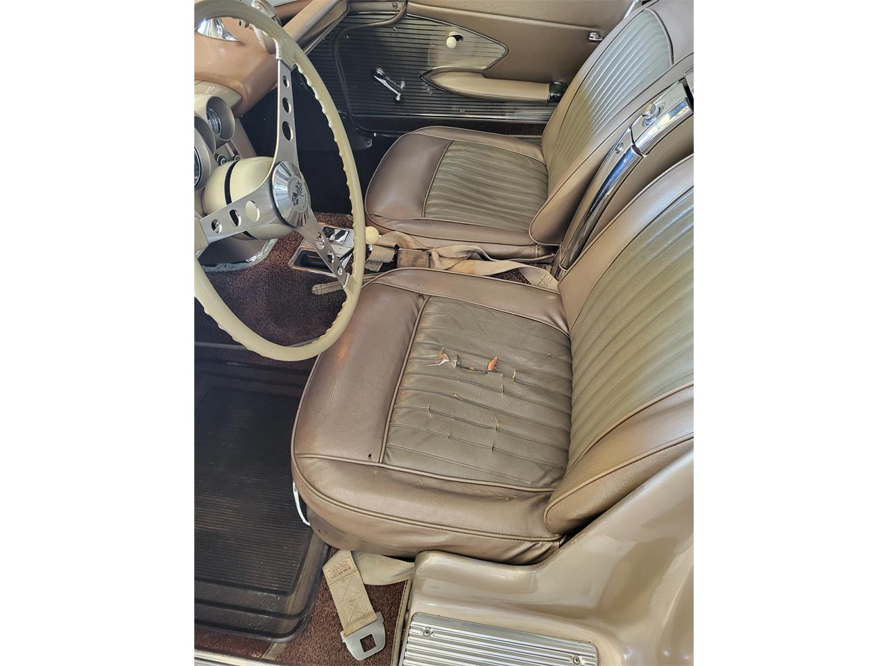 Chevrolet-Corvette-1961-Fawn-Fawn-18