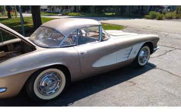 Chevrolet-Corvette-1961-Fawn-Fawn-20