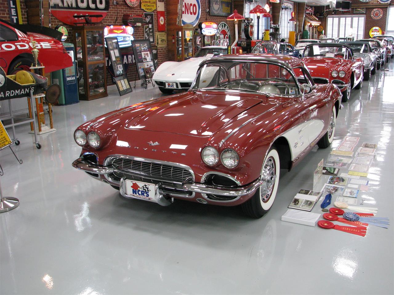 Chevrolet-Corvette-1961-Honduras-Maroon-Fawn-4