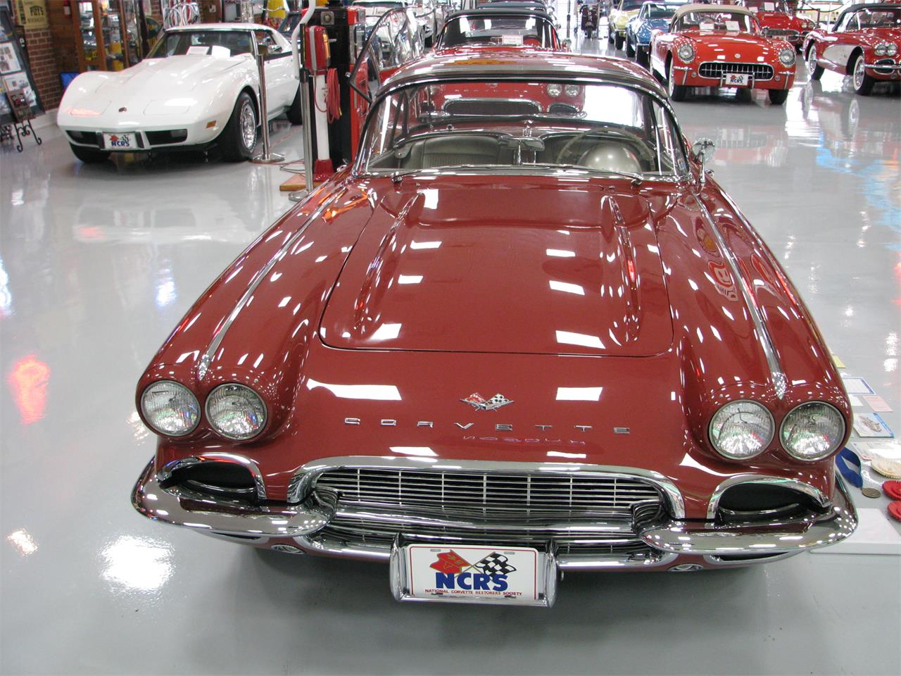 Chevrolet-Corvette-1961-Honduras-Maroon-Fawn-5
