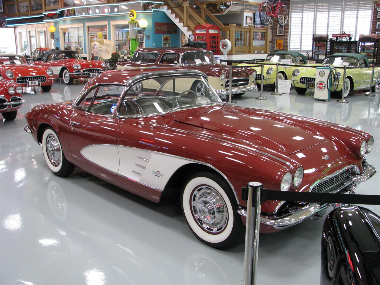 Chevrolet-Corvette-1961-Honduras-Maroon-Fawn-6