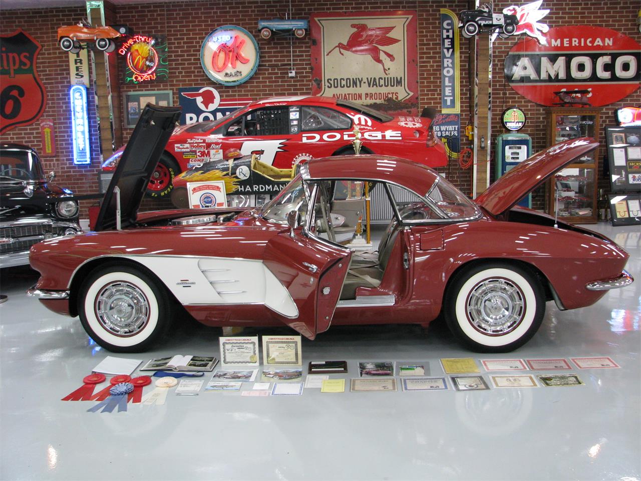 Chevrolet-Corvette-1961-Honduras-Maroon-Fawn-7