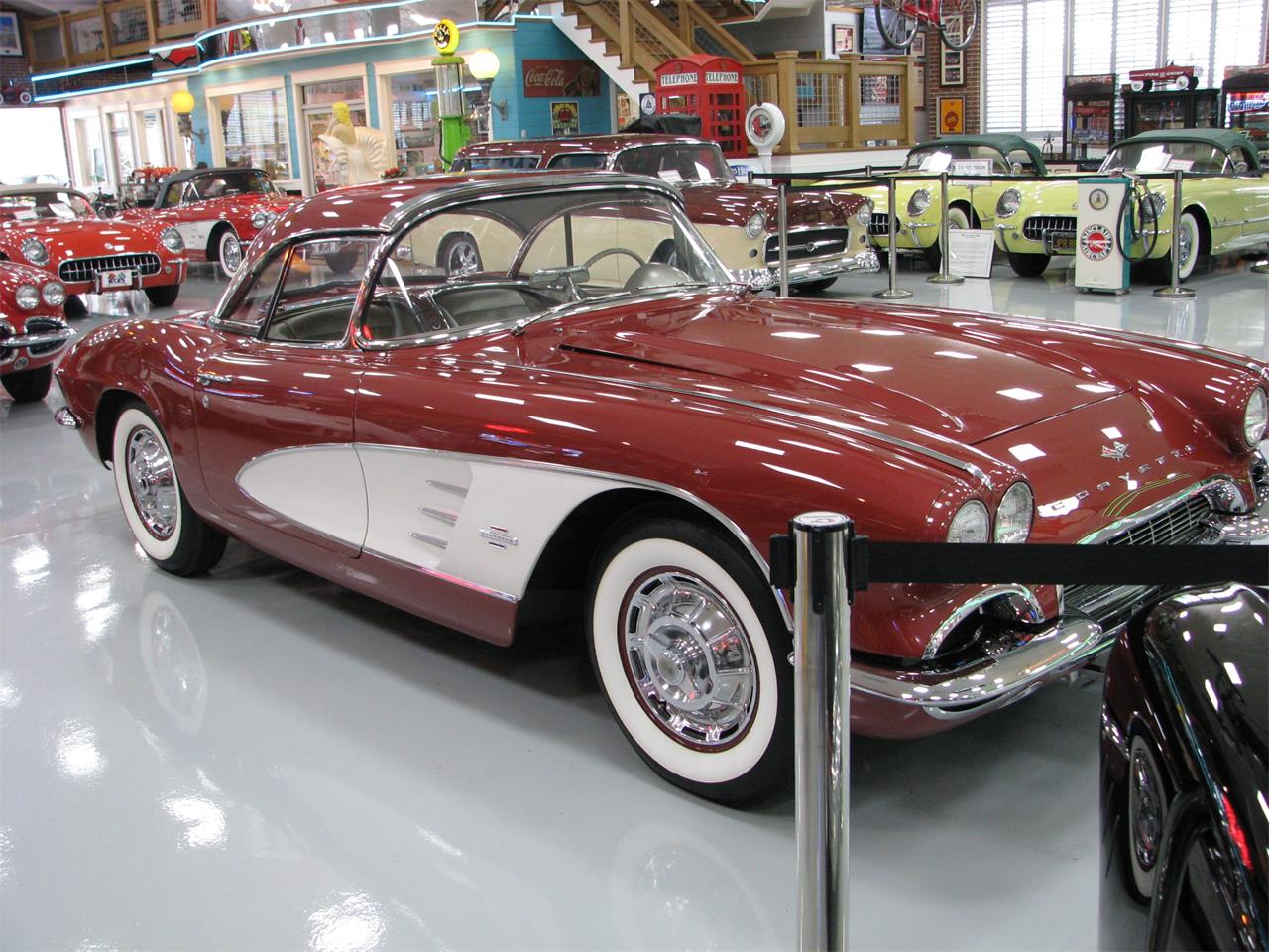 Chevrolet-Corvette-1961-Honduras-Maroon-Fawn