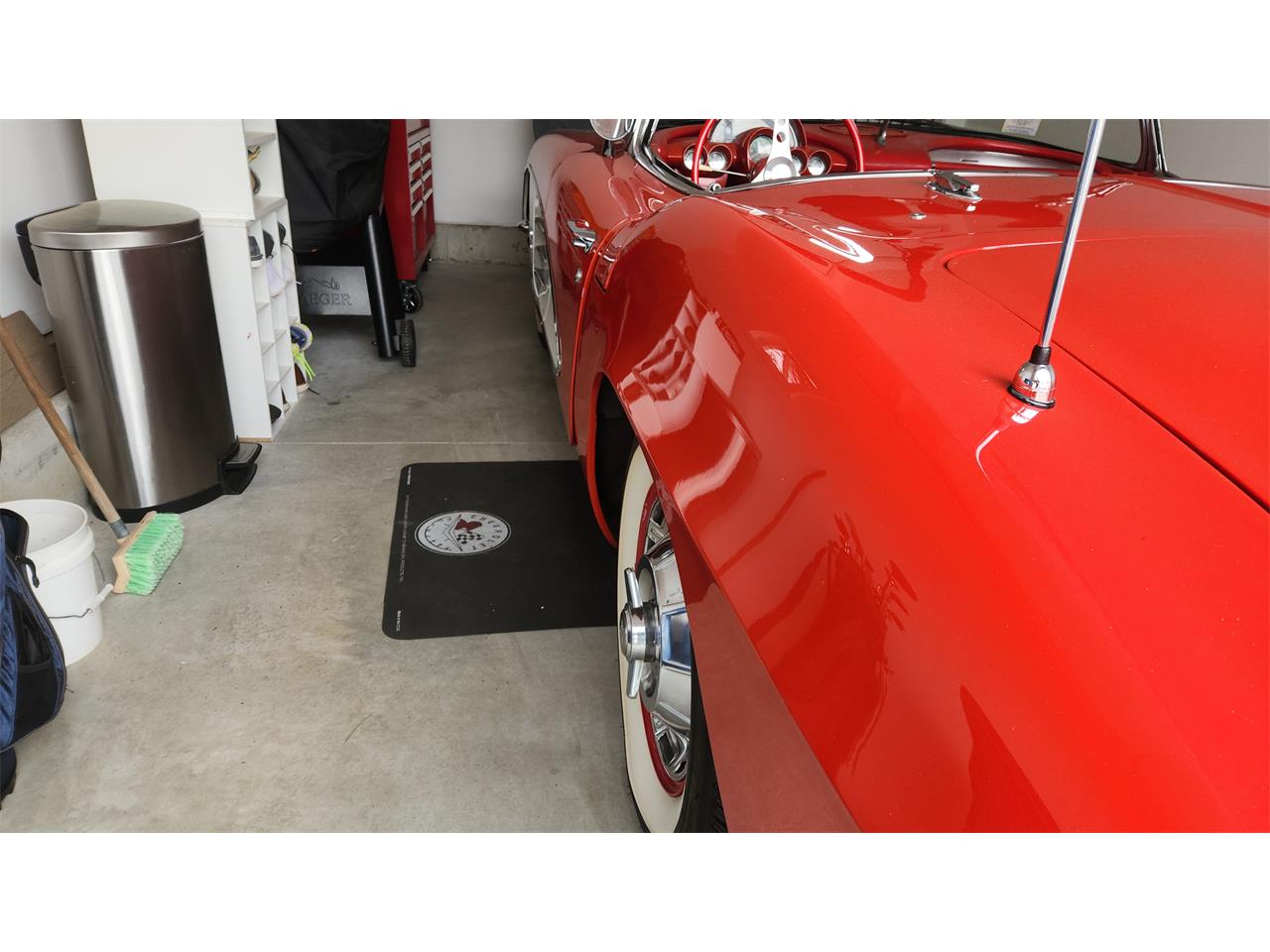 Chevrolet-Corvette-1961-Red-Red-17