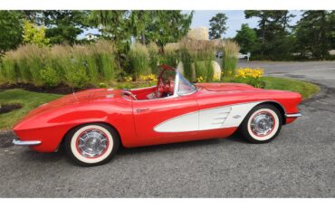 Chevrolet-Corvette-1961-Red-Red-2