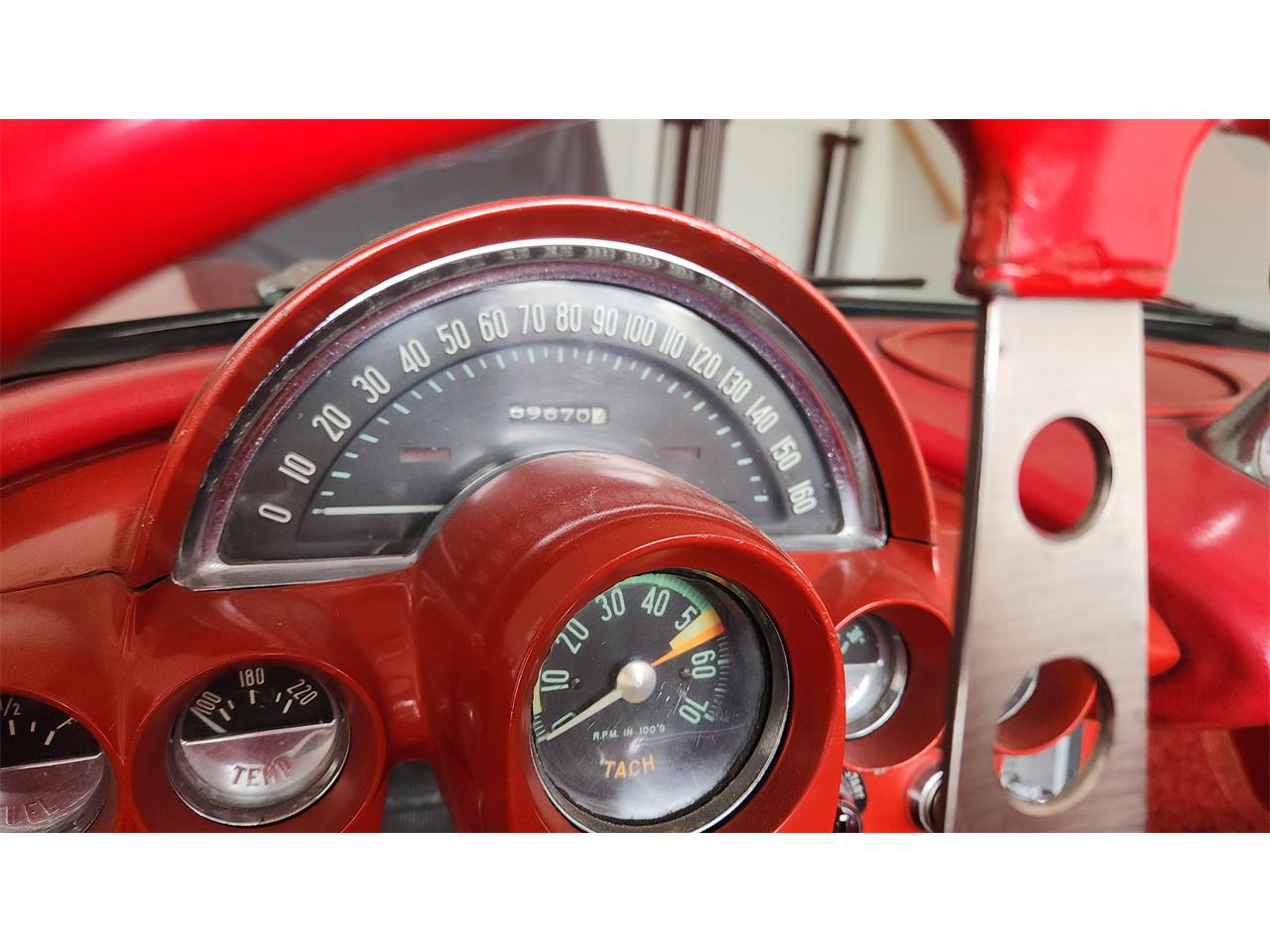 Chevrolet-Corvette-1961-Red-Red-21