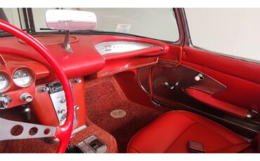 Chevrolet-Corvette-1961-Red-Red-24