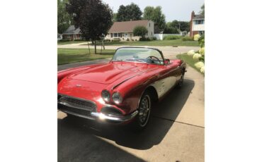 Chevrolet-Corvette-1961-Redwhite-Black-2