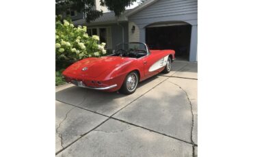 Chevrolet-Corvette-1961-Redwhite-Black-9