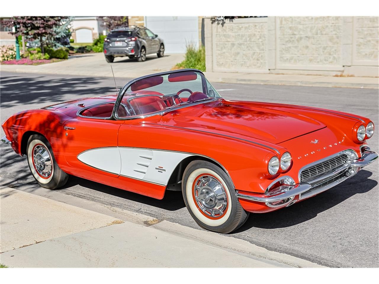 Chevrolet-Corvette-1961-Roman-RedWhite-Red-1