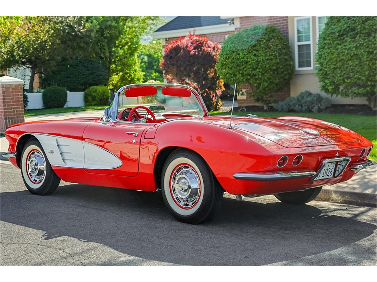 Chevrolet-Corvette-1961-Roman-RedWhite-Red-10