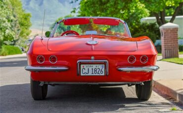 Chevrolet-Corvette-1961-Roman-RedWhite-Red-11