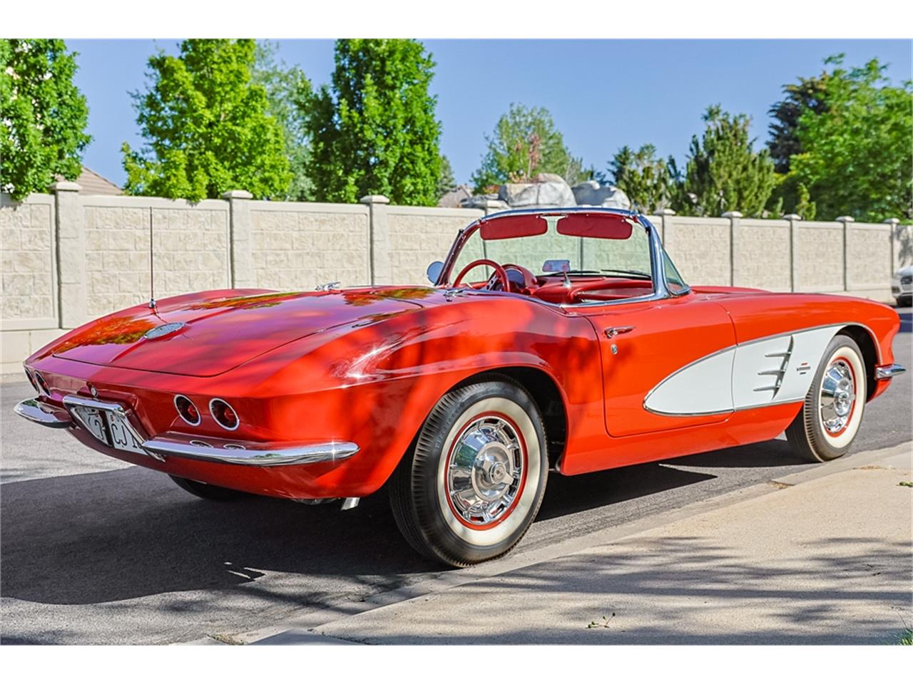 Chevrolet-Corvette-1961-Roman-RedWhite-Red-12