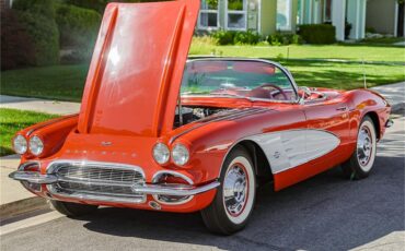 Chevrolet-Corvette-1961-Roman-RedWhite-Red-13