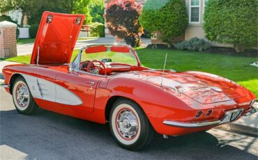 Chevrolet-Corvette-1961-Roman-RedWhite-Red-15