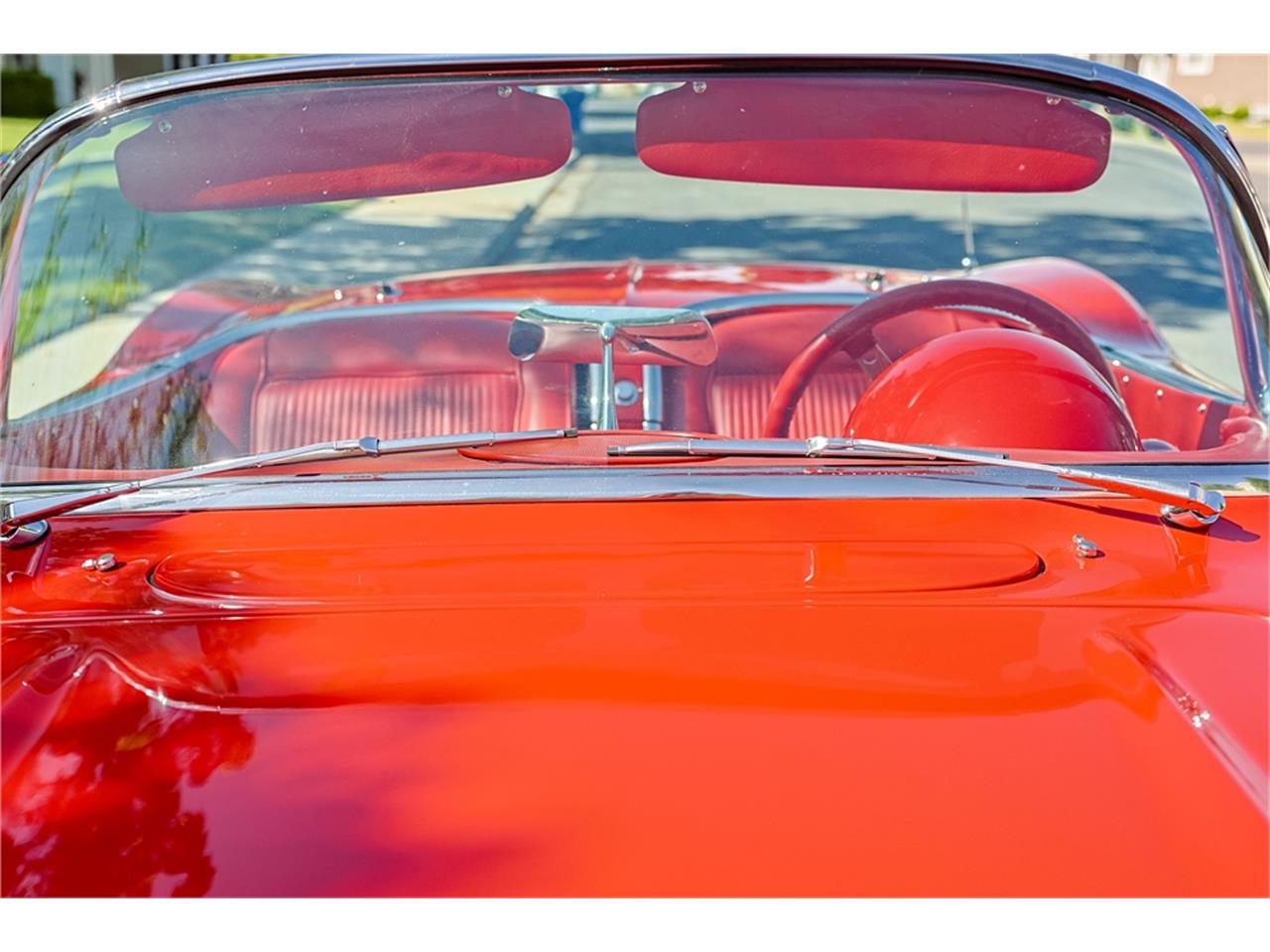 Chevrolet-Corvette-1961-Roman-RedWhite-Red-2