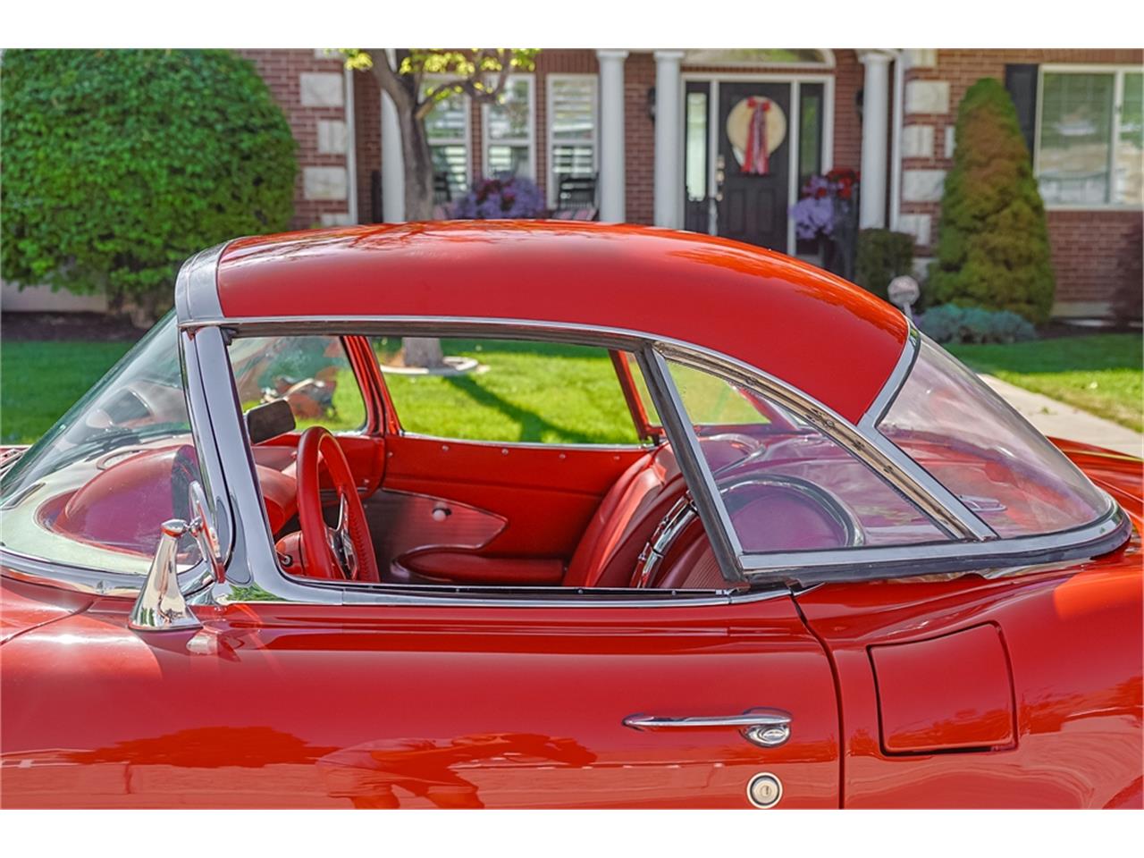 Chevrolet-Corvette-1961-Roman-RedWhite-Red-22