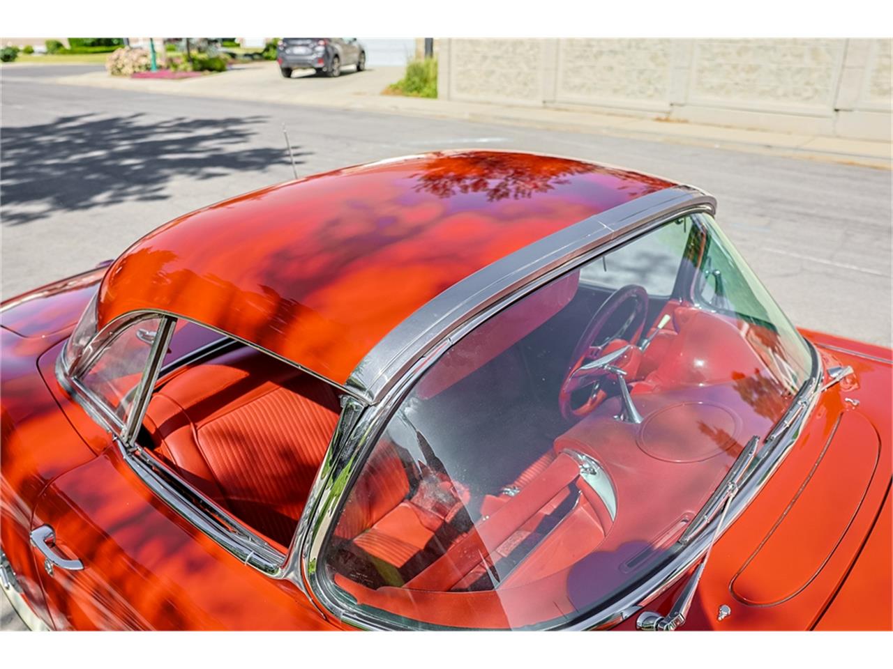 Chevrolet-Corvette-1961-Roman-RedWhite-Red-23