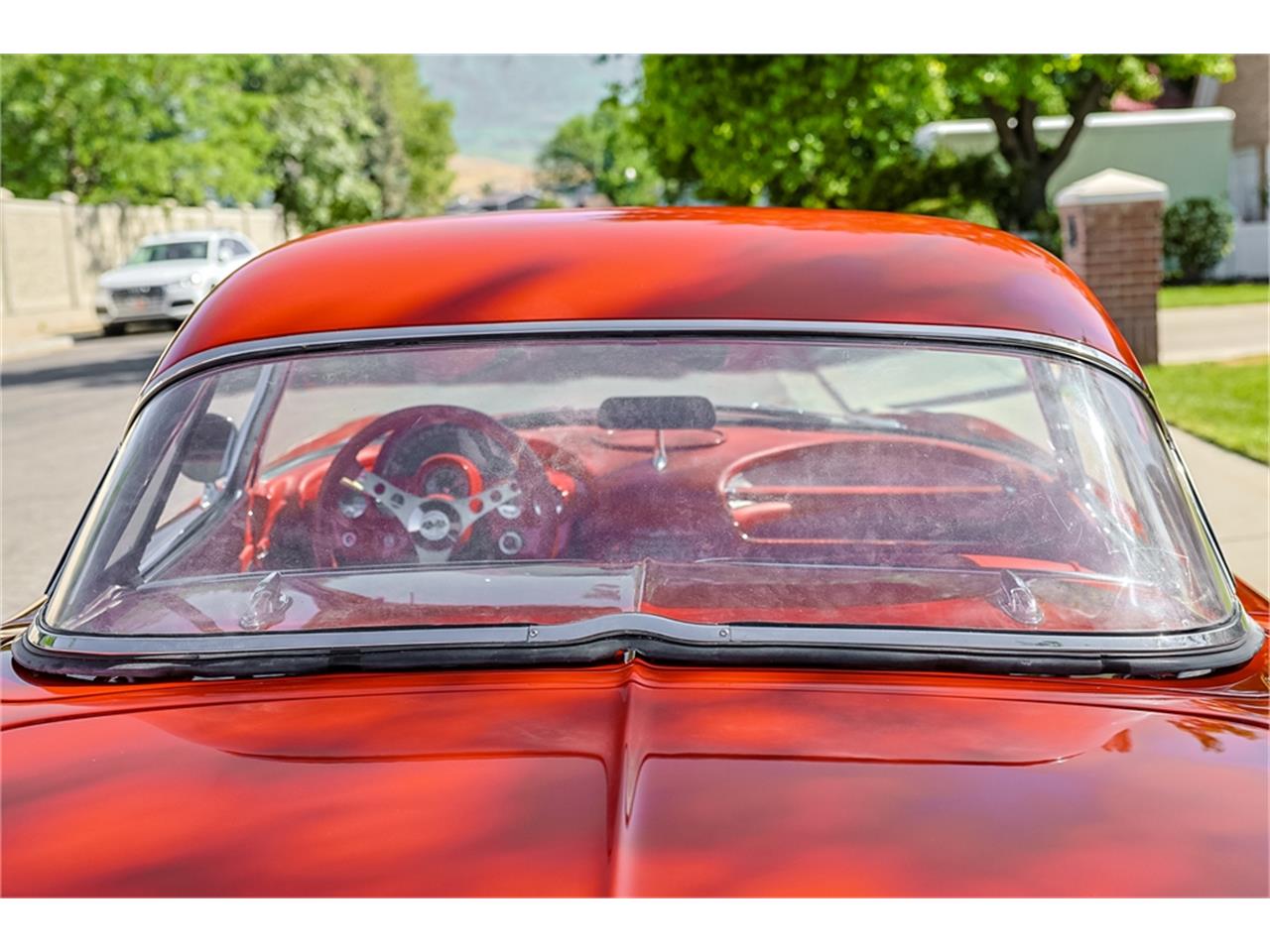 Chevrolet-Corvette-1961-Roman-RedWhite-Red-24