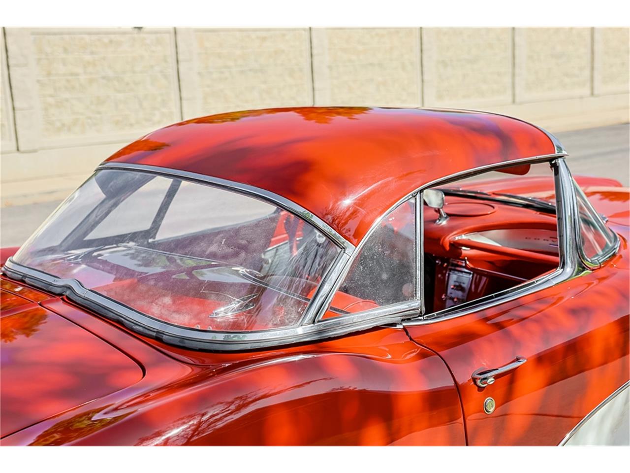 Chevrolet-Corvette-1961-Roman-RedWhite-Red-25