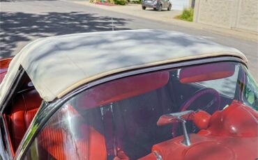 Chevrolet-Corvette-1961-Roman-RedWhite-Red-26