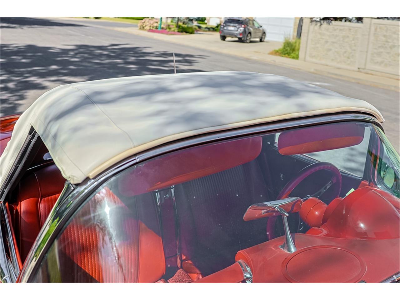 Chevrolet-Corvette-1961-Roman-RedWhite-Red-26
