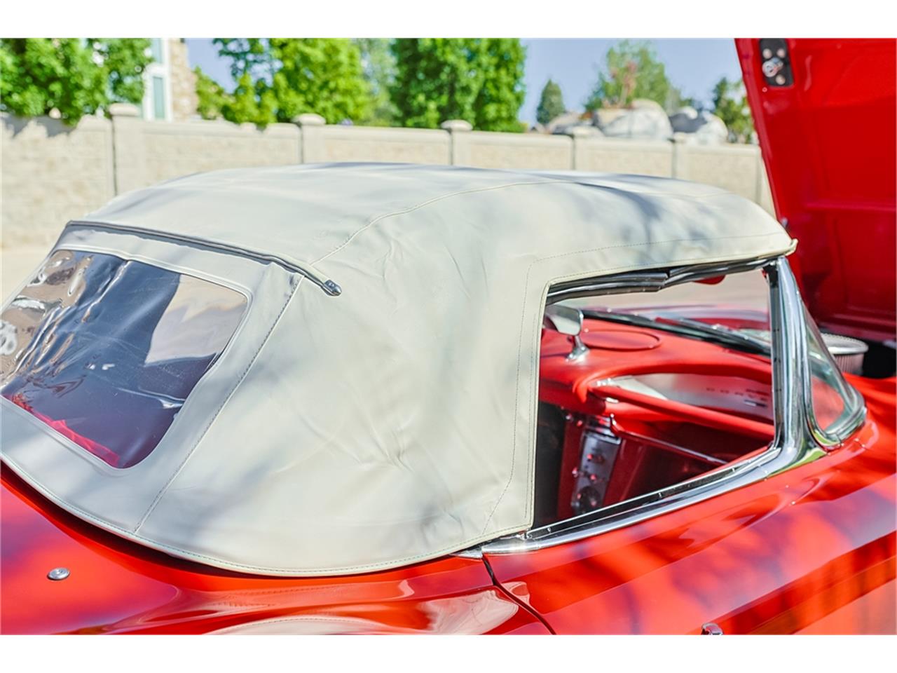 Chevrolet-Corvette-1961-Roman-RedWhite-Red-27