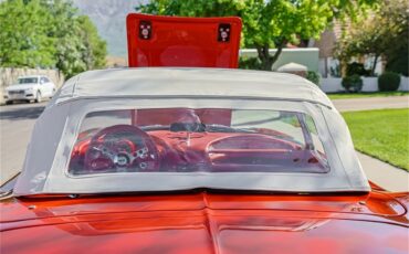 Chevrolet-Corvette-1961-Roman-RedWhite-Red-3