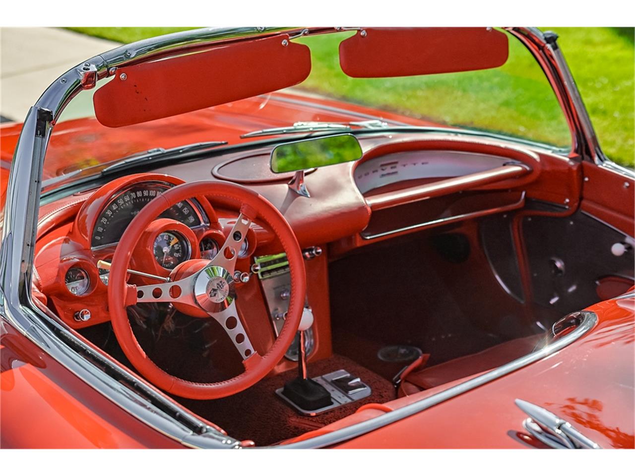 Chevrolet-Corvette-1961-Roman-RedWhite-Red-37