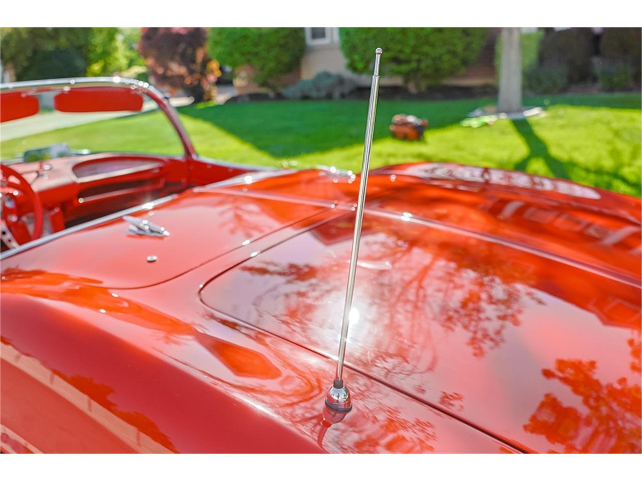 Chevrolet-Corvette-1961-Roman-RedWhite-Red-4