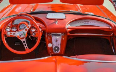 Chevrolet-Corvette-1961-Roman-RedWhite-Red-40