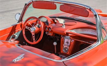 Chevrolet-Corvette-1961-Roman-RedWhite-Red-41
