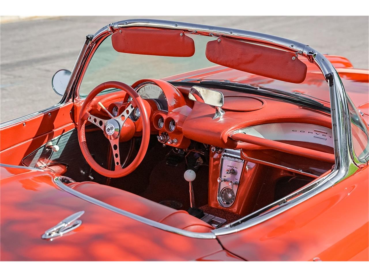 Chevrolet-Corvette-1961-Roman-RedWhite-Red-41