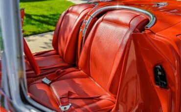 Chevrolet-Corvette-1961-Roman-RedWhite-Red-42